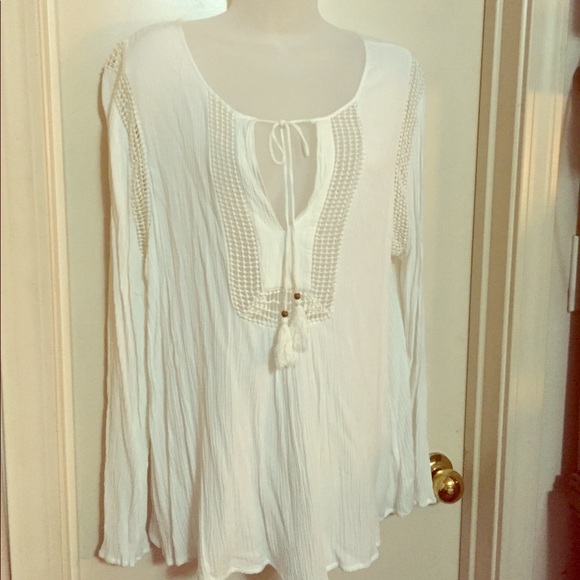 Daniel Rainn Tops - Flirty Daniel Rainn shirt